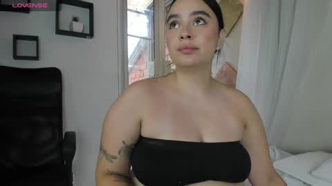 Snapshot of cristalcutte_ chatting on December 17, 11:39 am Cristal Cute online show from December 17, 11:39 am