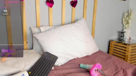 Snapshot of cristalcutte_ chatting on February 22, 5:13 pm Cristal Cute online show from February 22, 5:13 pm