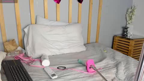 Snapshot of cristalcutte_ chatting on February 23, 5:29 pm Cristal Cute online show from February 23, 5:29 pm