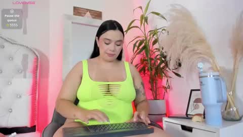 Snapshot of cristalcutte_ chatting on October 9, 11:52 am Cristal Cute online show from October 9, 11:52 am