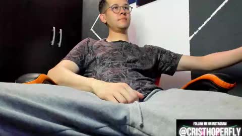 Snapshot of cristhoperfly chatting on November 3, 7:04 pm Cris Independent model online show from November 3, 7:04 pm