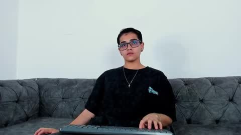 Snapshot of cristian_suarezz_ chatting on October 5, 9:13 pm cristian_suarezz_ online show from October 5, 9:13 pm