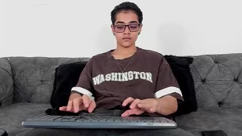 Snapshot of cristian_suarezz_ chatting on October 16, 9:27 pm cristian_suarezz_ online show from October 16, 9:27 pm