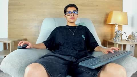 Snapshot of cristian_suarezz_ chatting on October 19, 9:37 pm cristian_suarezz_ online show from October 19, 9:37 pm