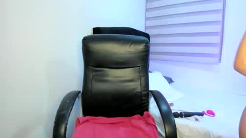 Snapshot of cristinalaurent2 chatting on December 21, 11:56 pm Cristina Laurent online show from December 21, 11:56 pm