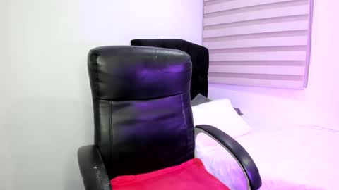 Snapshot of cristinalaurent2 chatting on December 24, 12:22 am Cristina Laurent online show from December 24, 12:22 am