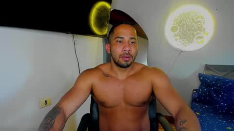 Snapshot of cristobal12cock chatting on November 23, 3:23 pm Cristian online show from November 23, 3:23 pm