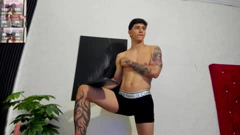 cristopher23  online show from January 28, 8:04 pm