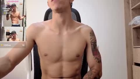 cristopher23  online show from October 8, 3:20 pm