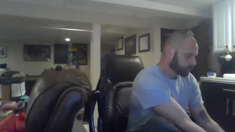 Snapshot of crm400 chatting on October 25, 1:13 am billybasement online show from October 25, 1:13 am