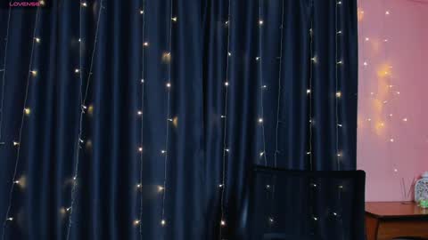 Snapshot of cross_the_line chatting on December 30, 8:43 am xx Amina xx online show from December 30, 8:43 am