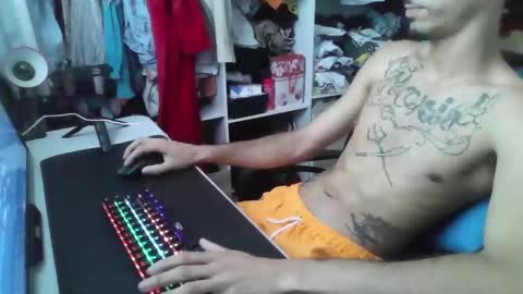 Snapshot of crudosoy chatting on October 27, 4:22 pm Carlo online show from October 27, 4:22 pm