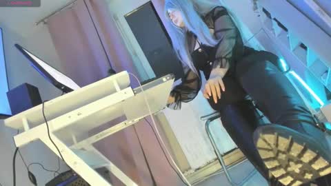 Cruel Siren online show from October 1, 6:58 pm