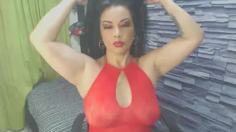 Snapshot of cruela_deviil chatting on January 16, 11:27 pm cruela_deviil online show from January 16, 11:27 pm
