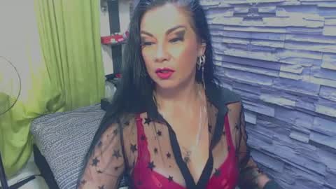 Snapshot of cruela_deviil chatting on March 1, 5:05 pm cruela_deviil online show from March 1, 5:05 pm