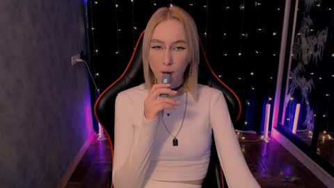 Snapshot of crybambi chatting on February 9, 5:55 am crybambi online show from February 9, 5:55 am