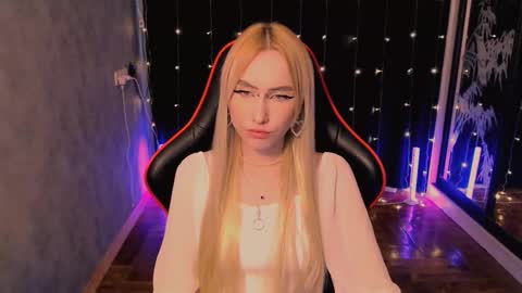 Snapshot of crybambi chatting on March 2, 9:38 am crybambi online show from March 2, 9:38 am