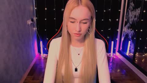 Snapshot of crybambi chatting on March 3, 7:25 am crybambi online show from March 3, 7:25 am