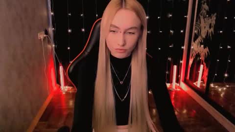 Snapshot of crybambi chatting on March 4, 9:37 am crybambi online show from March 4, 9:37 am