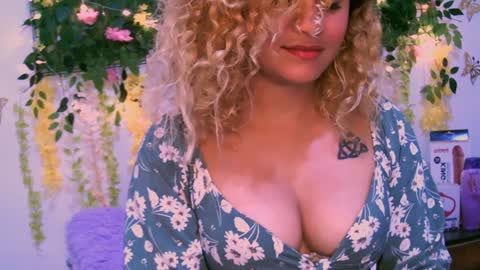 crysrus online show from December 8, 12:07 am