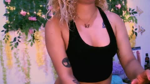 crysrus online show from December 24, 8:27 pm