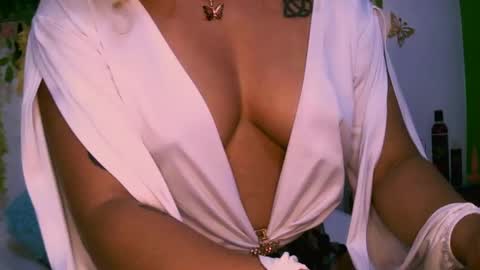 crysrus online show from March 3, 1:21 am