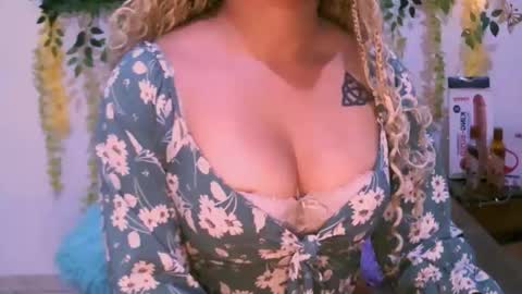 crysrus online show from December 5, 2:09 am