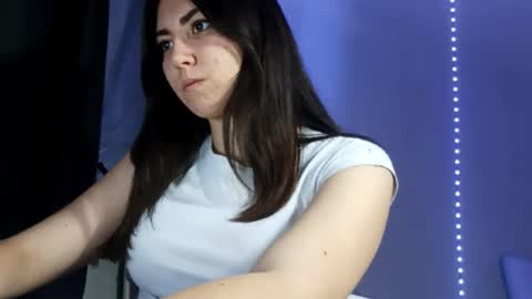 Snapshot of crystabeckelhimer chatting on November 26, 6:09 pm Alie online show from November 26, 6:09 pm