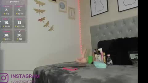 Snapshot of crystal_beennz chatting on March 7, 3:29 am online show from March 7, 3:29 am