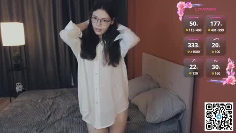 Snapshot of crystal_castlesss chatting on November 18, 12:53 pm Crystal online show from November 18, 12:53 pm