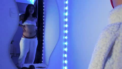 Snapshot of crystal_rainers chatting on December 3, 9:11 am crystal_rainers online show from December 3, 9:11 am