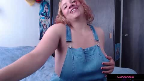 Snapshot of crystal_shadow chatting on November 16, 2:11 pm Crystal shadow online show from November 16, 2:11 pm