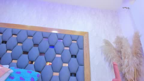 crystal_sm online show from December 17, 3:23 am