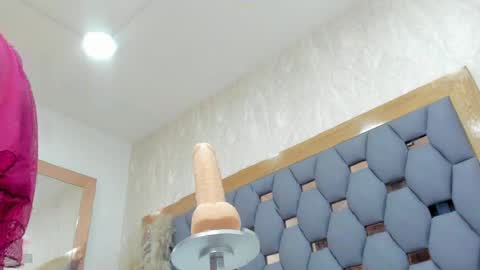 crystal_sm online show from April 10, 3:23 am