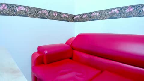 Snapshot of crystal_walls chatting on February 22, 10:09 pm I AM CRYSTAL online show from February 22, 10:09 pm