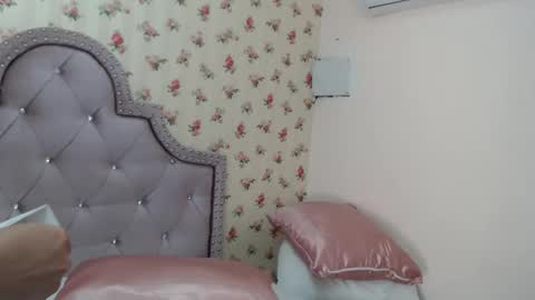 Milf Latina online show from April 13, 12:54 pm