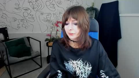 Snapshot of crystallbloom chatting on September 30, 1:54 am crystallbloom online show from September 30, 1:54 am