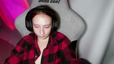 Snapshot of crystallkris chatting on January 8, 5:27 am Kristina online show from January 8, 5:27 am