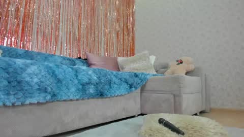 Snapshot of crystalnut chatting on January 9, 7:10 am Maria online show from January 9, 7:10 am