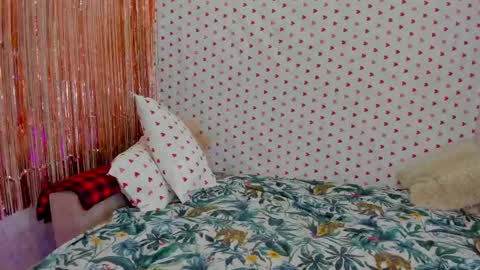 Snapshot of crystalnut chatting on February 13, 3:18 am Maria online show from February 13, 3:18 am