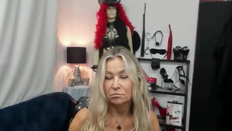 Snapshot of crystalxohotty chatting on September 23, 4:37 am CrystalHotty online show from September 23, 4:37 am