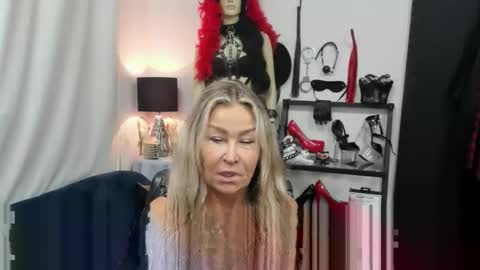 Snapshot of crystalxohotty chatting on September 24, 4:16 am CrystalHotty online show from September 24, 4:16 am