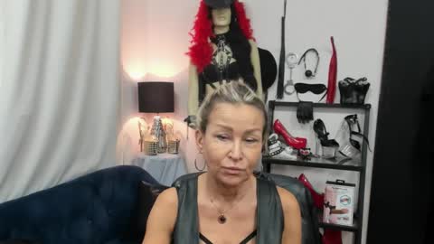 Snapshot of crystalxohotty chatting on September 29, 6:07 am CrystalHotty online show from September 29, 6:07 am