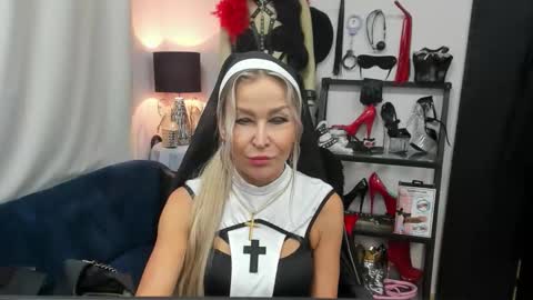 CrystalHotty online show from October 31, 5:52 am