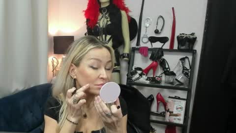 CrystalHotty online show from April 22, 4:48 am