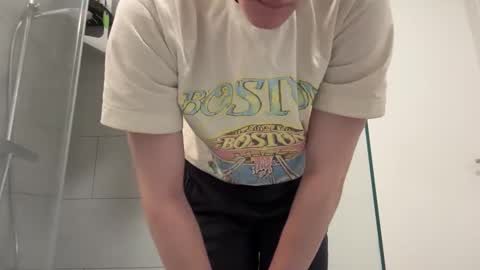 Snapshot of cube93 chatting on November 1, 4:20 pm cube93 online show from November 1, 4:20 pm