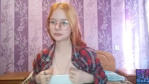 Snapshot of cucumber_kringe chatting on October 1, 7:03 am Sia online show from October 1, 7:03 am