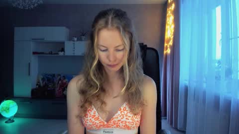 Snapshot of cuddle_kitten chatting on November 22, 6:34 am Alexia online show from November 22, 6:34 am