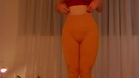 Leonela online show from December 9, 11:45 pm