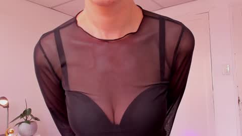 Leonela online show from December 12, 6:21 pm